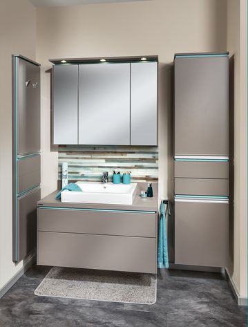 Bad mit Spiegelschrank