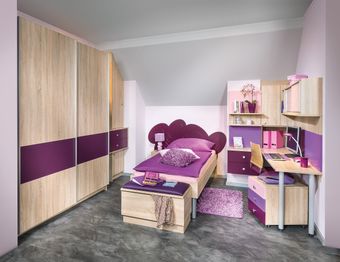 Bett und Schreibtisch