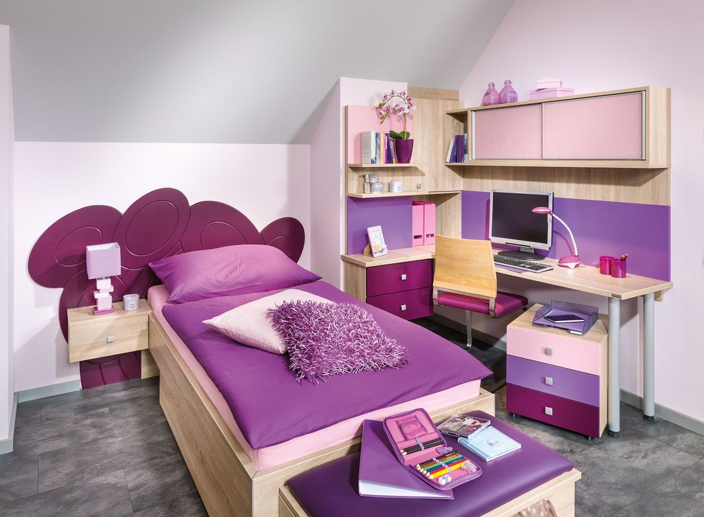 Jugendzimmer mit Schreibtisch