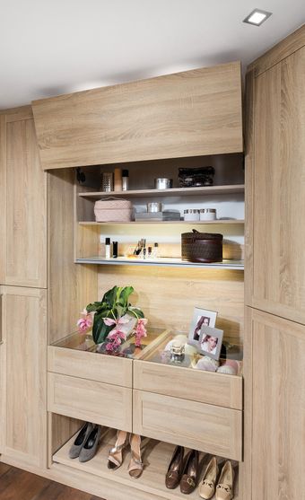 Hängeschrank mit Hochfaltklappe