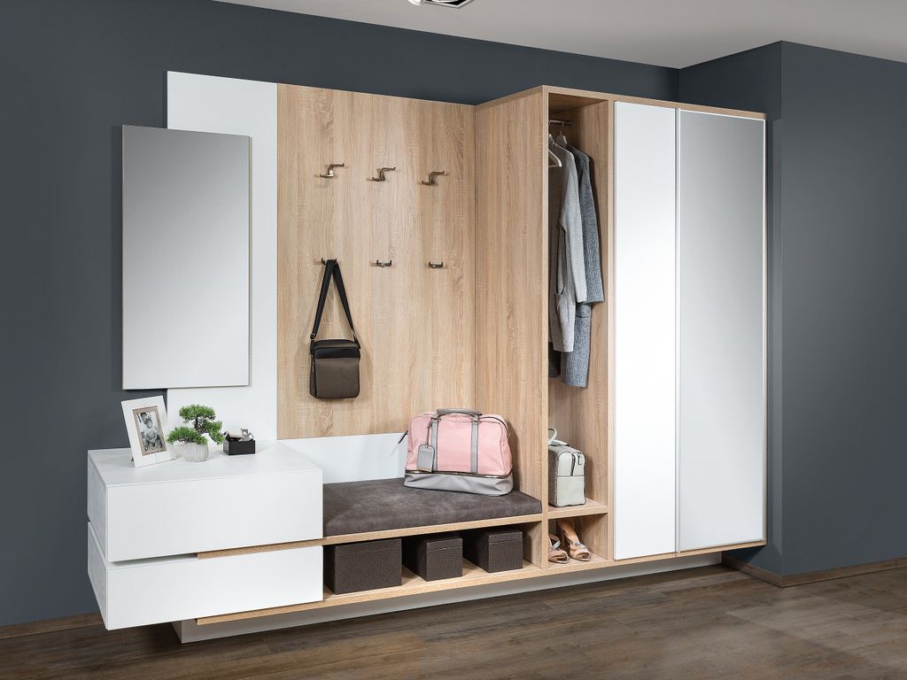 Vorzimmer mit Sitzplatz
