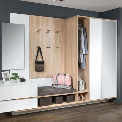 Vorzimmer mit Sitzplatz