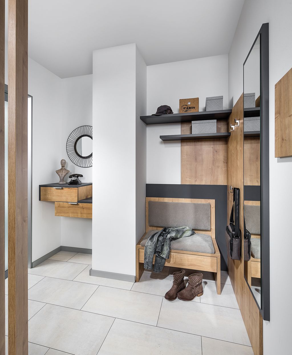 Vorzimmer mit Sitzplatz